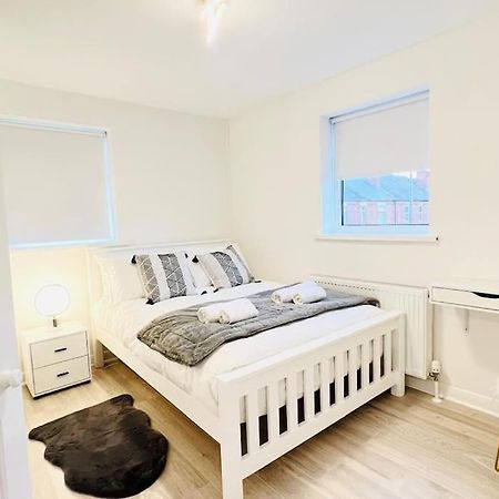 New Fully Furnished Cosy Home Balderton Exterior foto